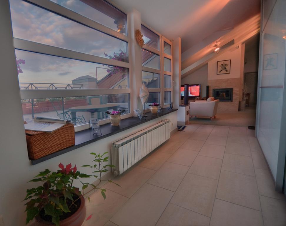 Mansard Apartment Antonovicha 4 Kyiv Exterior photo